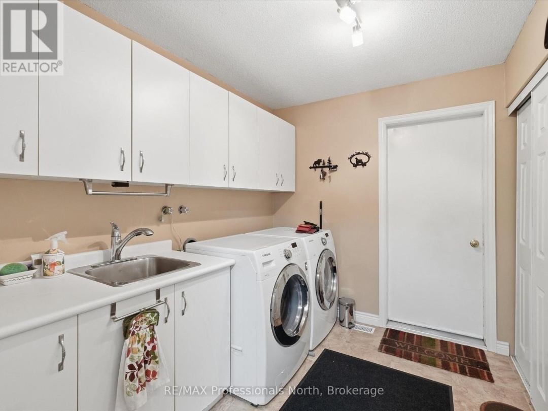 31 THE GRANITE BLUFF, Bracebridge (Macaulay)