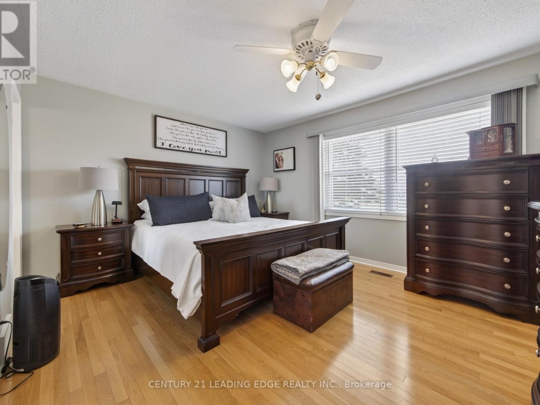 17 SANDLEWOOD TRAIL, Lake Simcoe