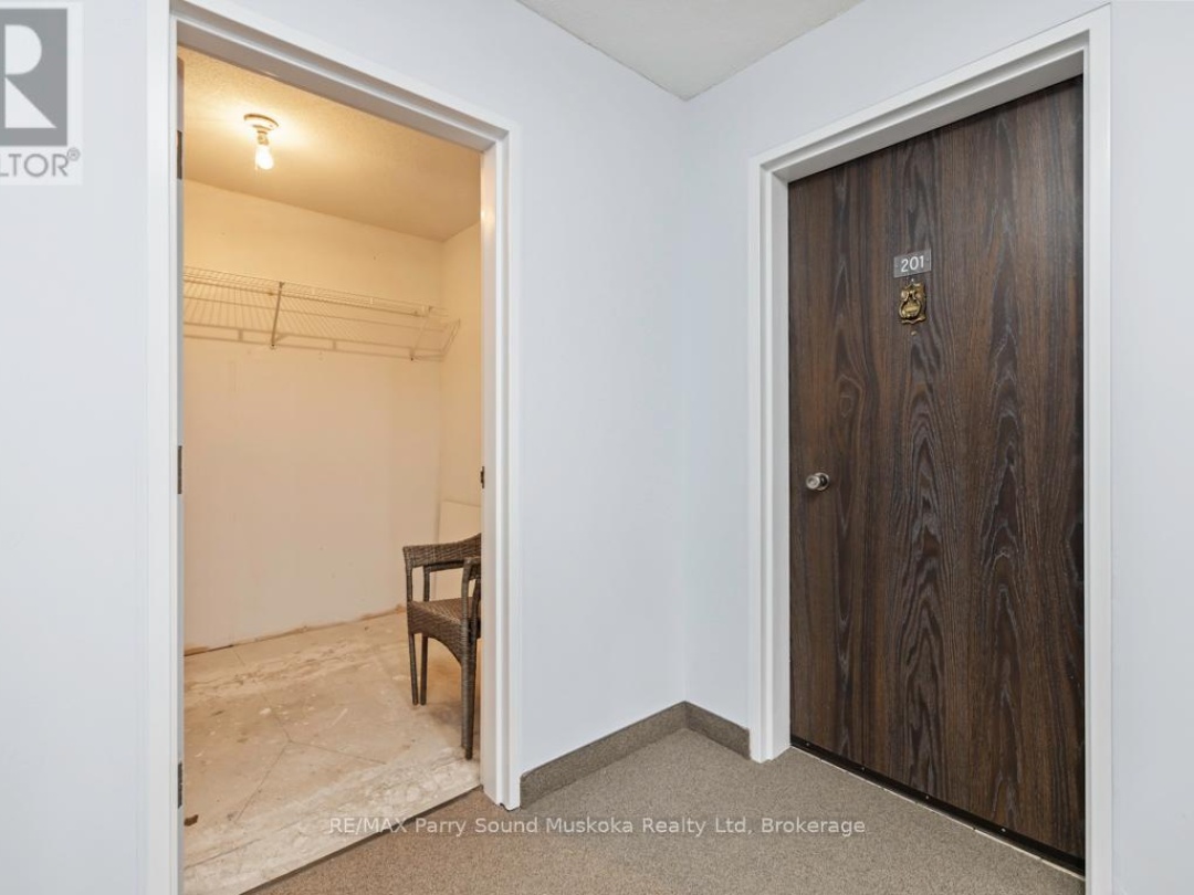 201 - 200 BEACONVIEW HEIGHTS, 