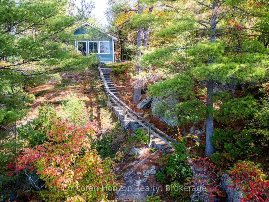 566 HUNGRY BAY ROAD W, Six Mile Lake