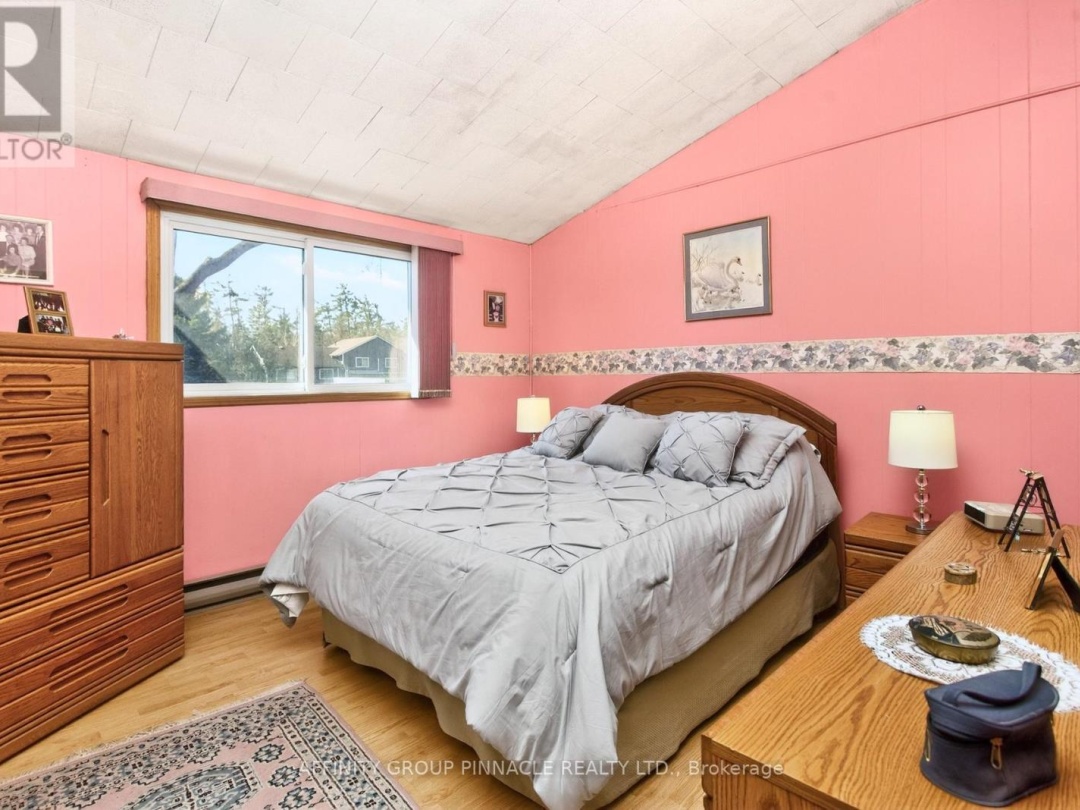 12 NORTH BAYOU ROAD, Sturgeon Lake