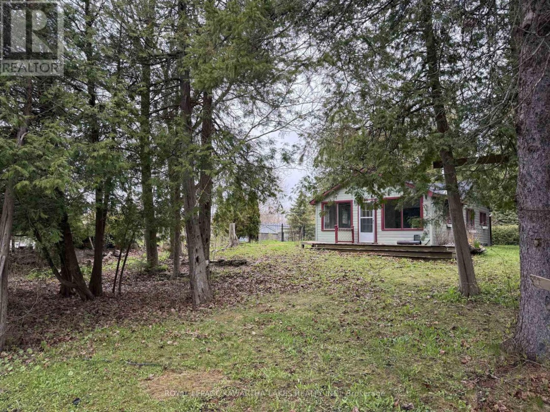 8 STURGEON GLEN ROAD, Sturgeon Lake