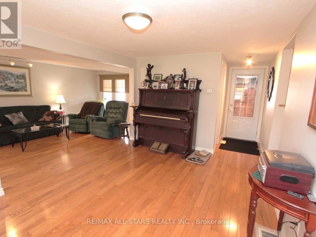 137 REID STREET, Kawartha Lakes (Bobcaygeon)