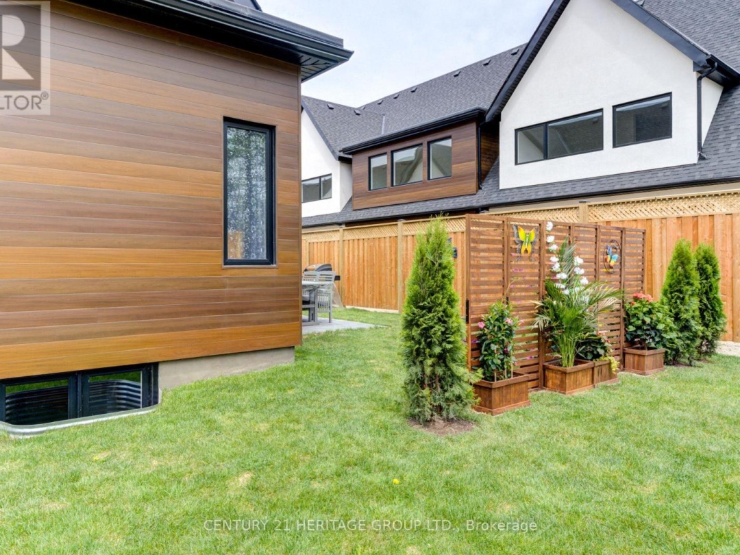 44 RUBY CRESCENT, Lake Simcoe