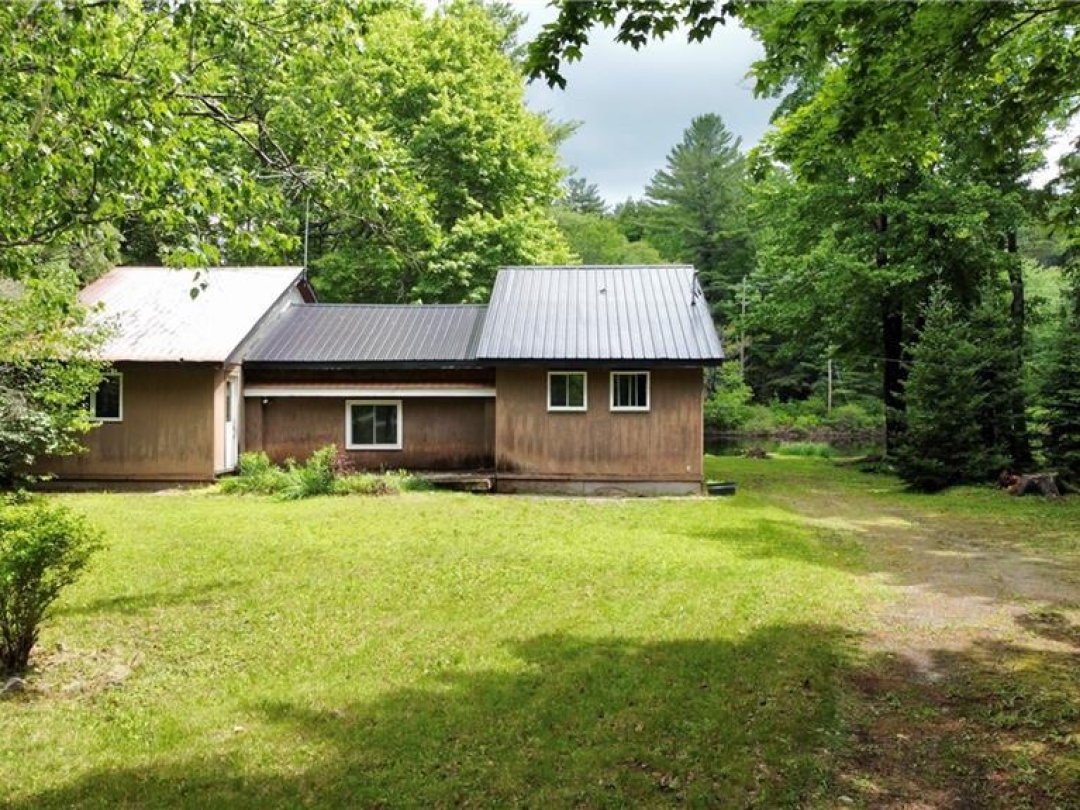 2424 Fraserburg Road, Muskoka River