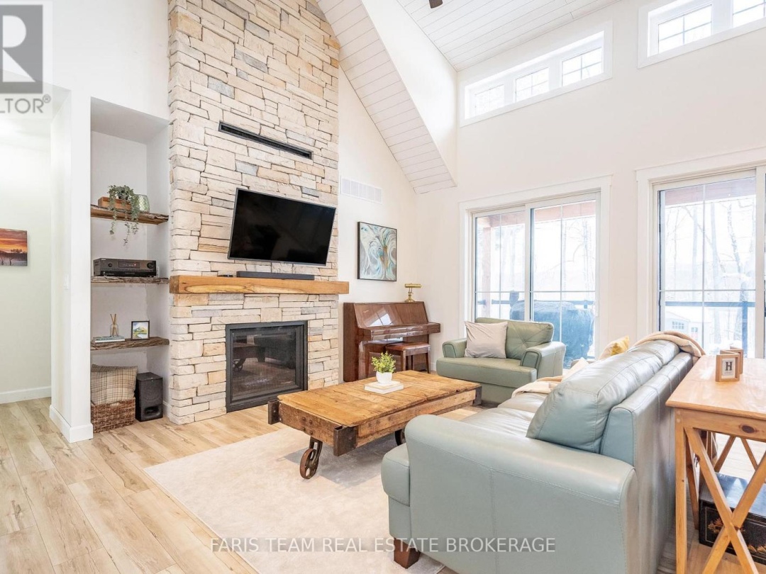 32 LEISURE COURT, 