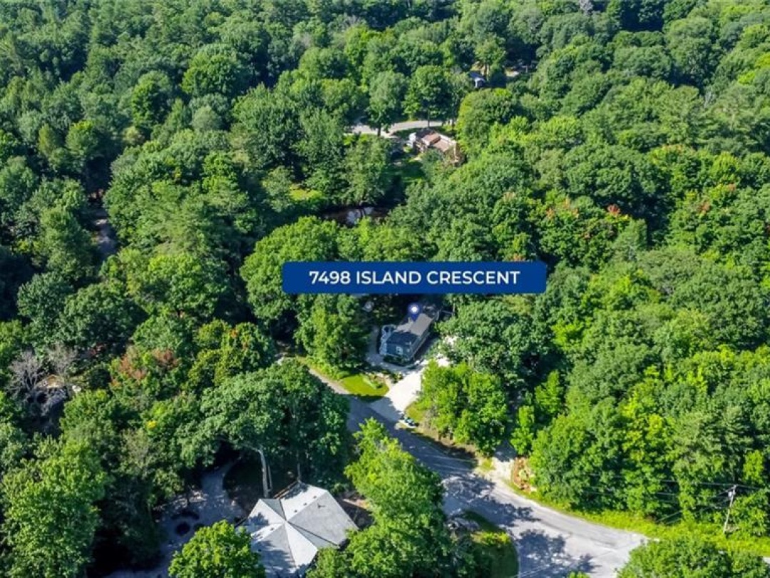 7498 Island Crescent, Black River