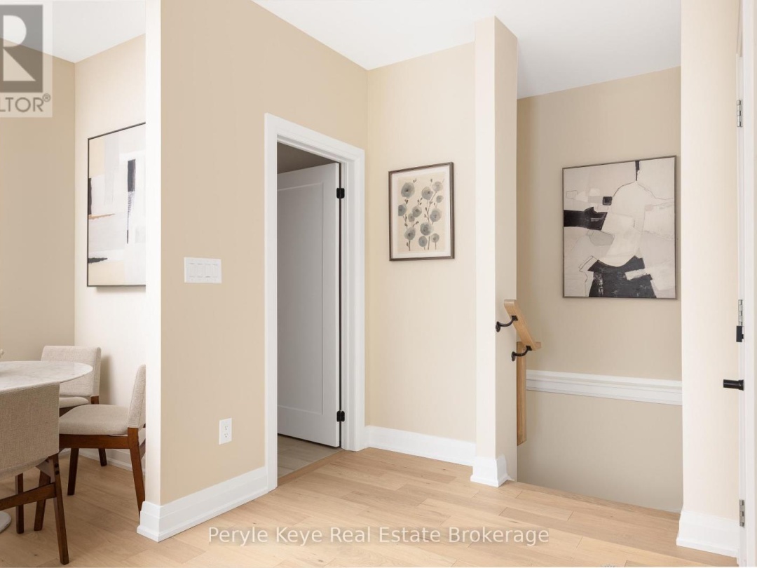 2 LEEDS COURT, Muskoka River