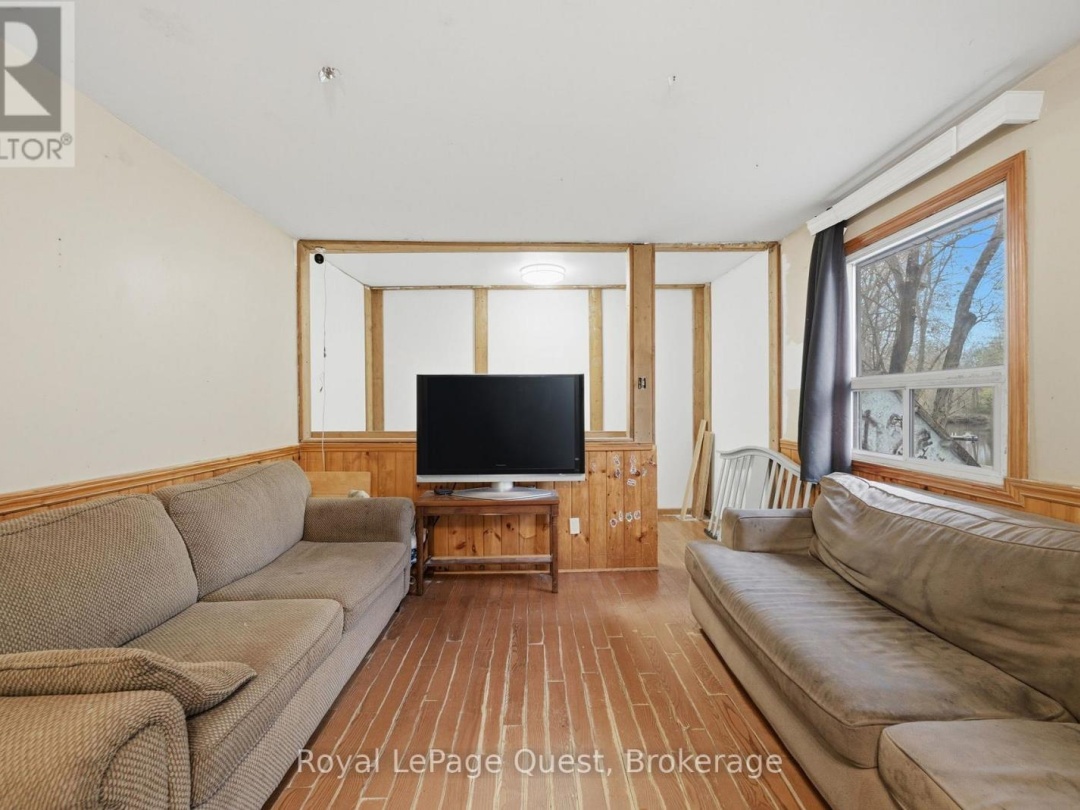 7476 ASH CRESCENT, Black River