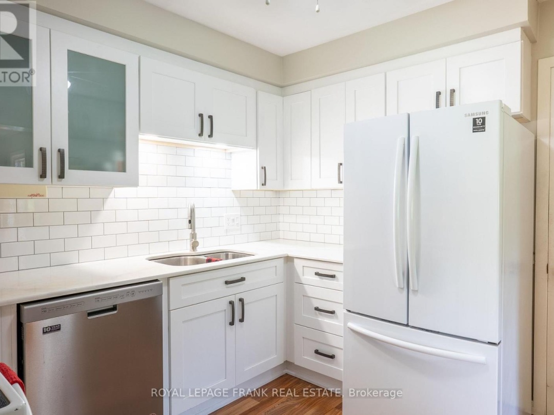 383 OLD SURREY LANE, Pigeon Lake