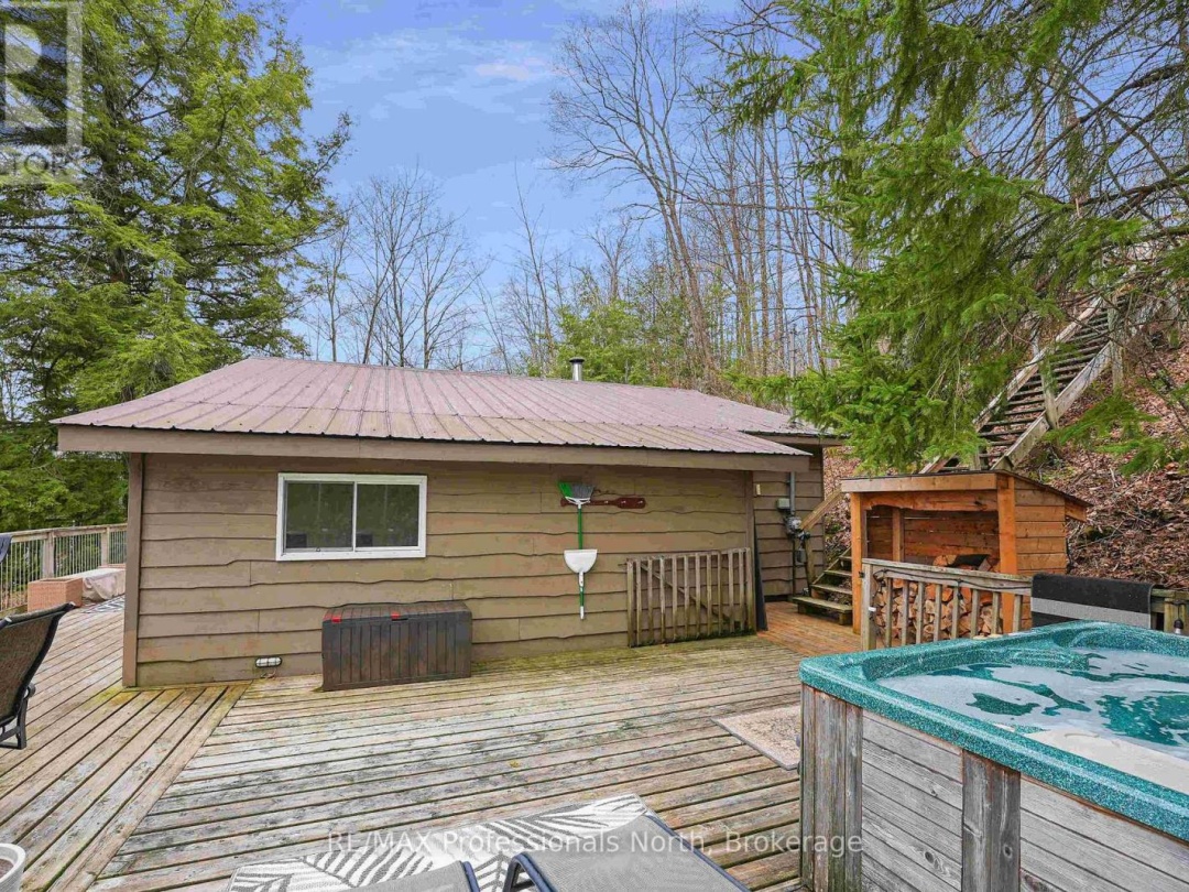 1110 MISKWABI LAKE ROAD, Miskwabi Lake