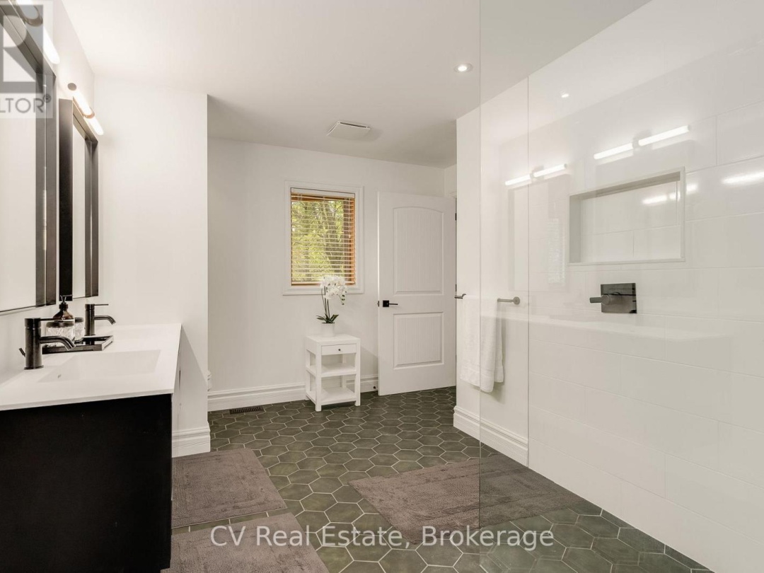 1016 LAWLAND HEIGHTS ROAD, Lake Muskoka