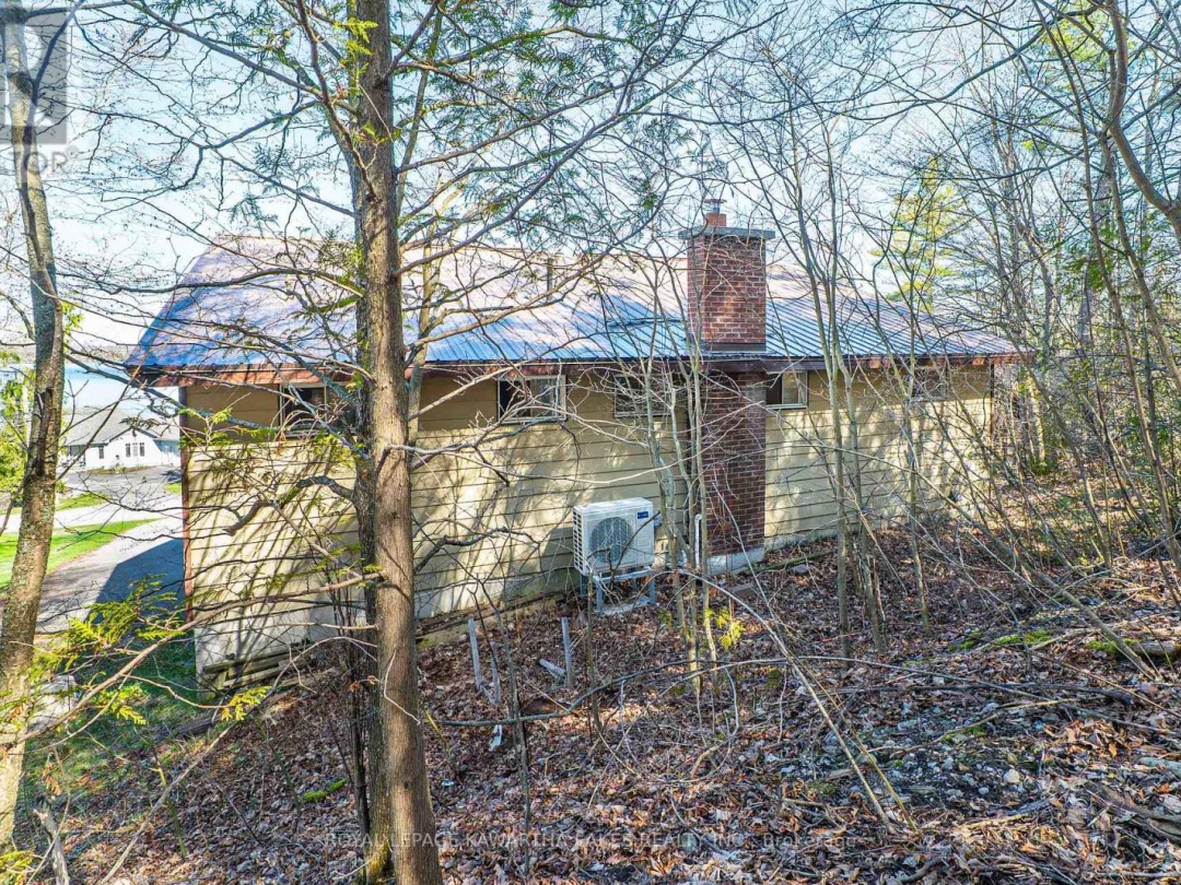 805 CEDAR GLEN ROAD, Sturgeon Lake