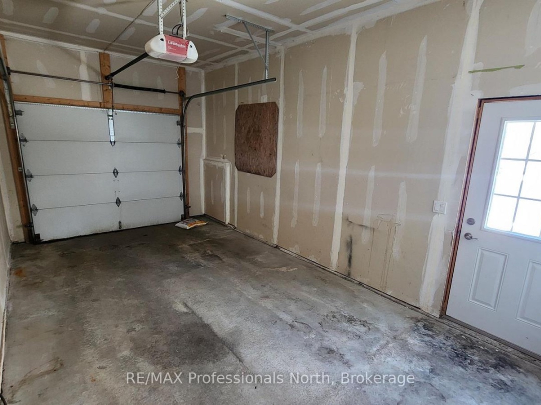 19 DUNCAN STREET E, Huntsville (Chaffey)