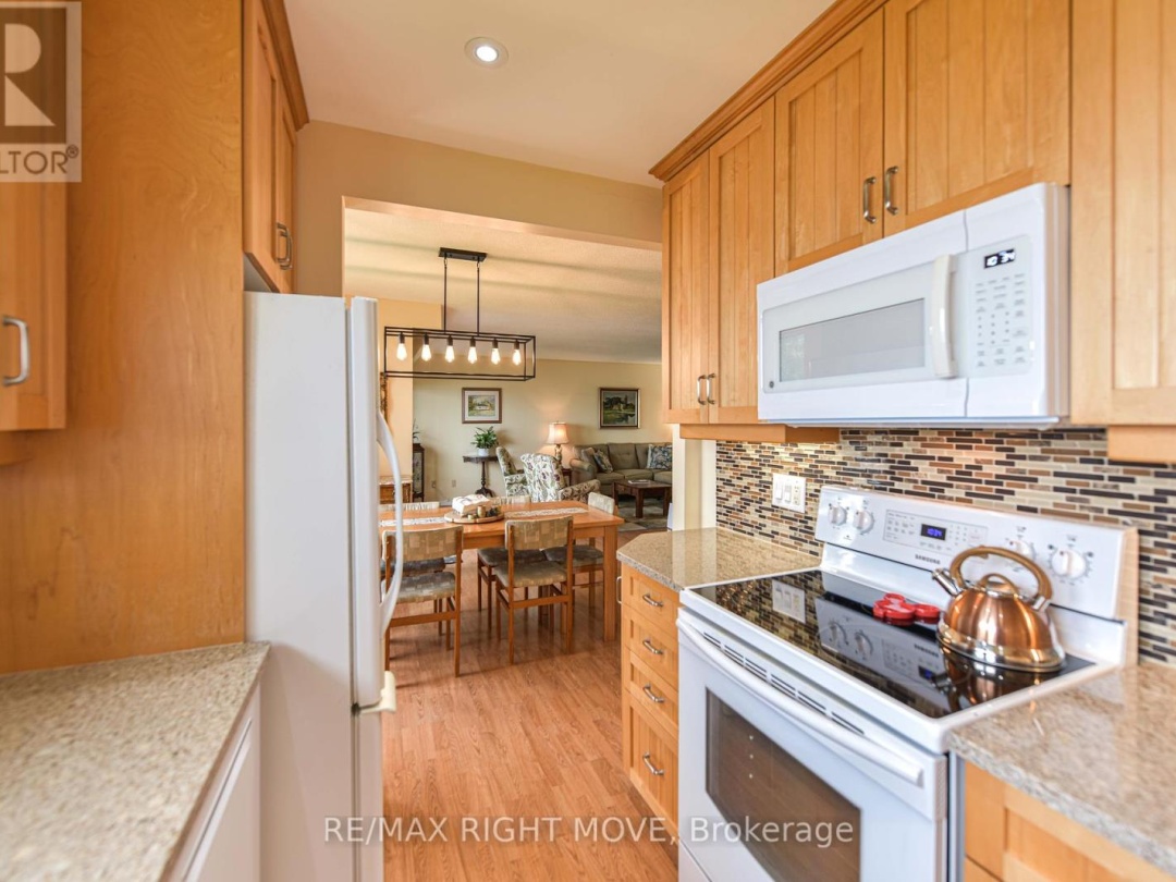 905 WOODLAND DRIVE, 
