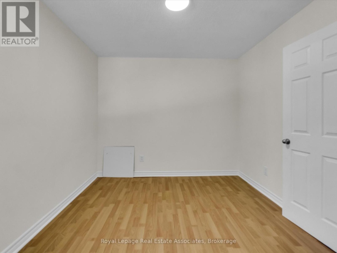 16 - 1581 HIDDEN VALLEY ROAD, 