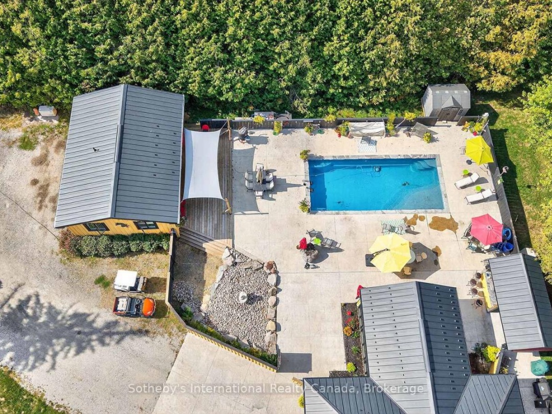 1082 BEAUMONT FARM ROAD, Muskoka River