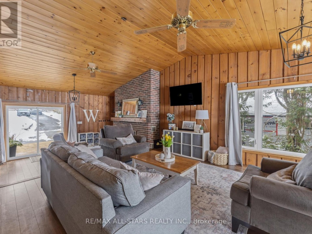 393 HILLSIDE DRIVE, Four Mile Lake