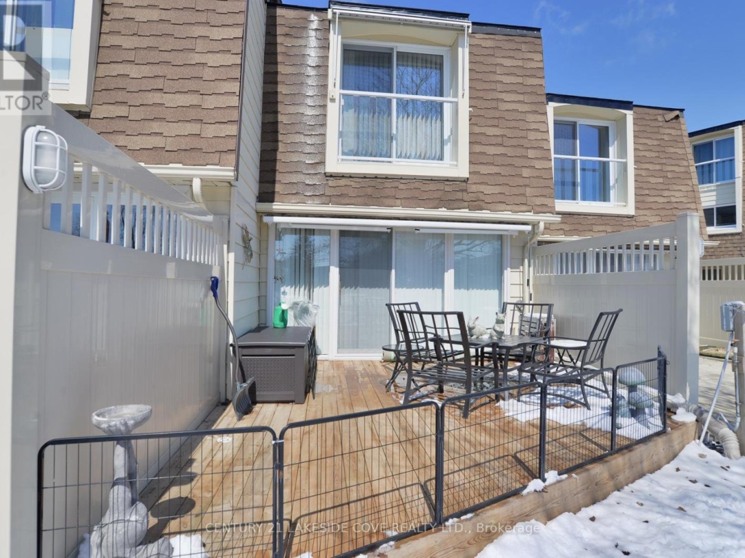 UNIT 4 - 4 PARADISE BOULEVARD, Lake Simcoe
