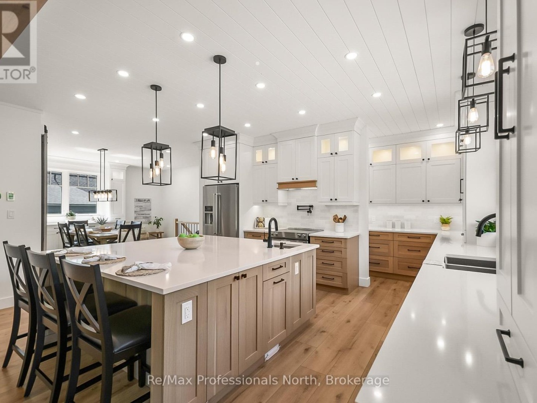 1054 BRYDONS BAY ROAD, Lake Muskoka