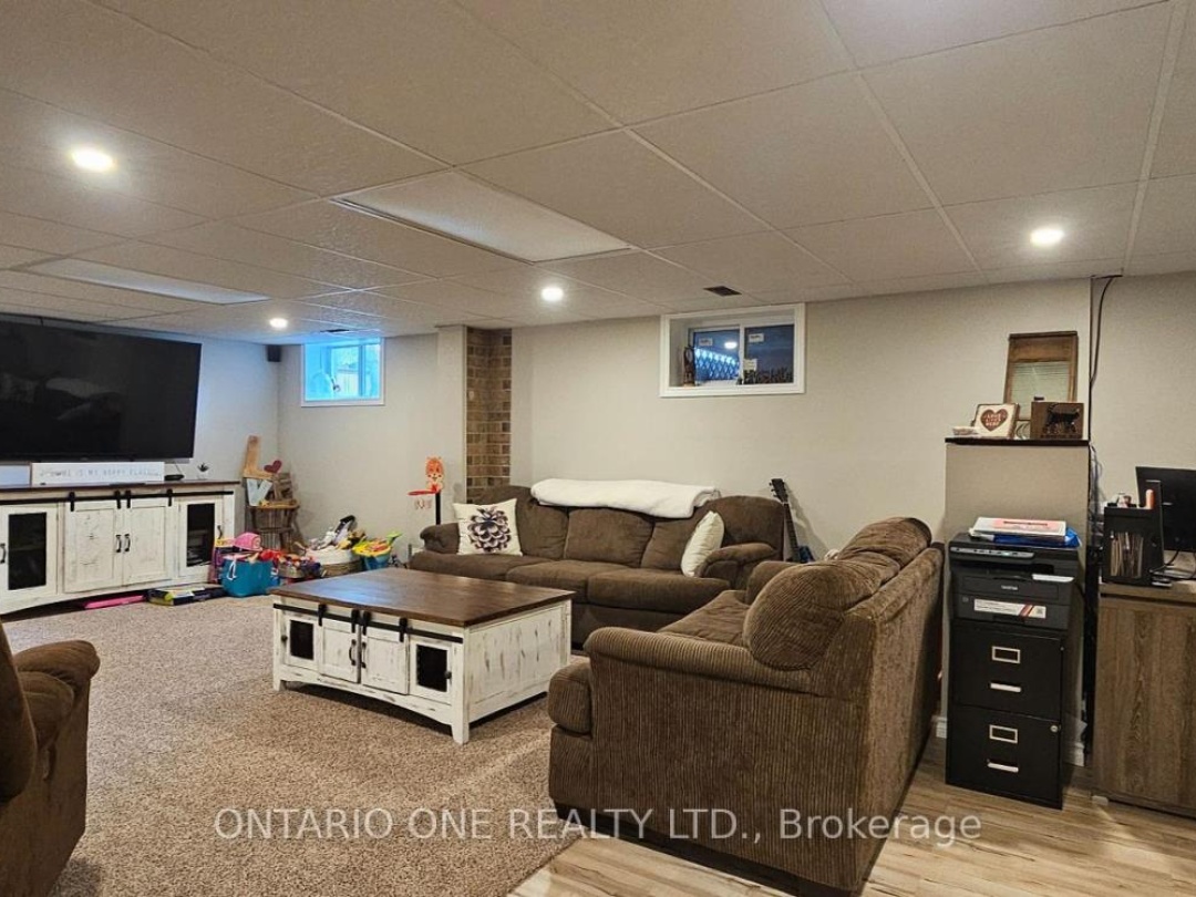 550 MUSKOKA BEACH ROAD, 
