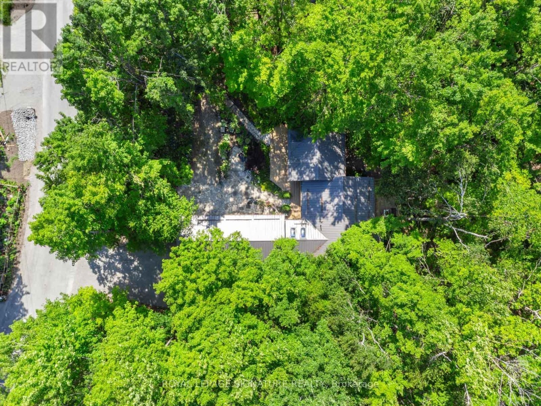 22 IROQUOIS RIDGE, 
