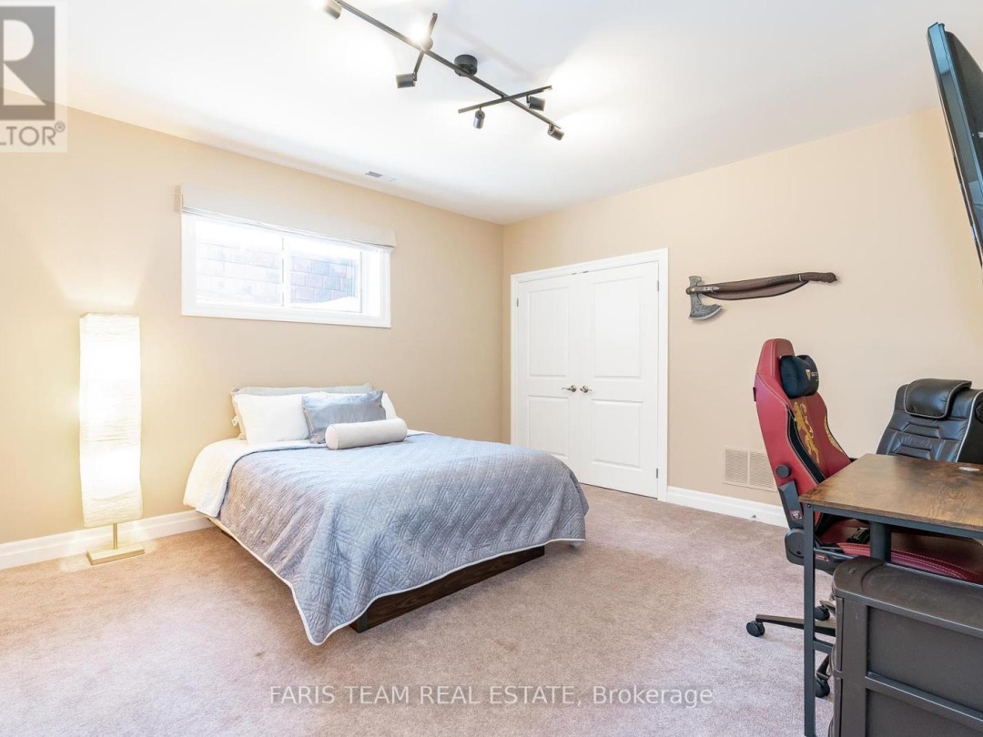 156 Deerfoot Trail, Huntsville (Brunel)