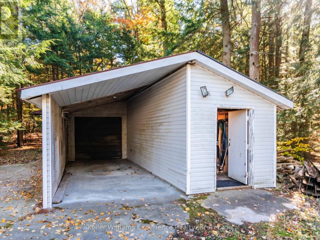 19 HURON TRAIL, Six Mile Lake