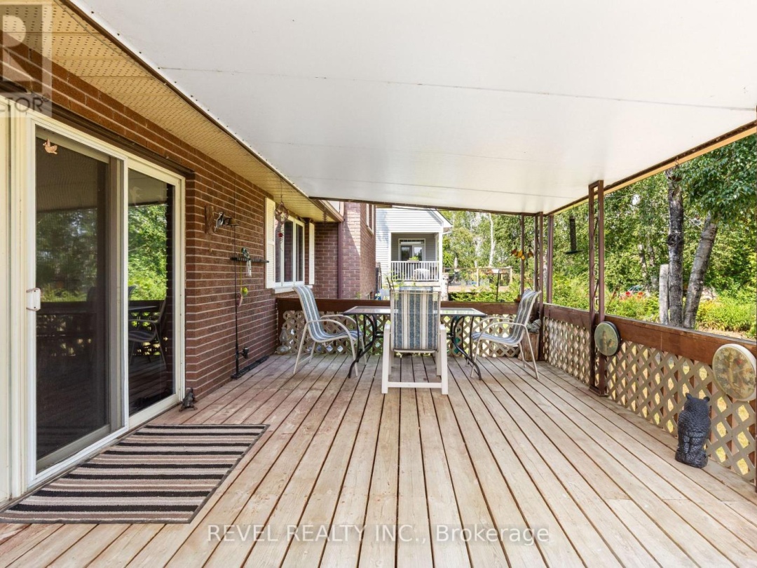 126 PINEWOOD BOULEVARD, Canal Lake