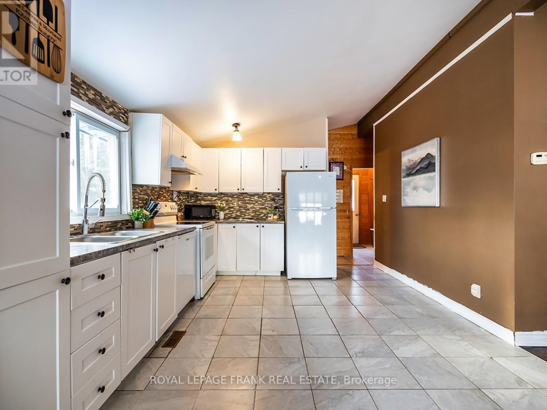 121 Ball Point Road, Scugog Lake