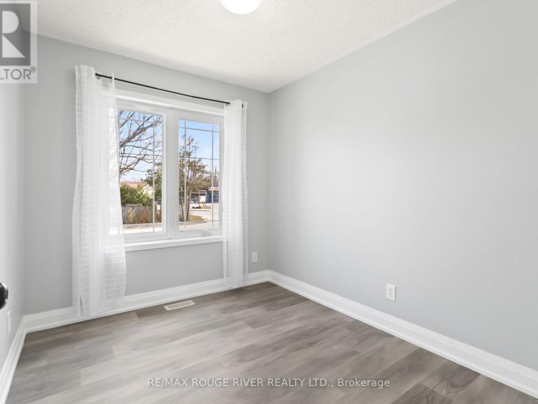 495 LAKELAND CRESCENT, 