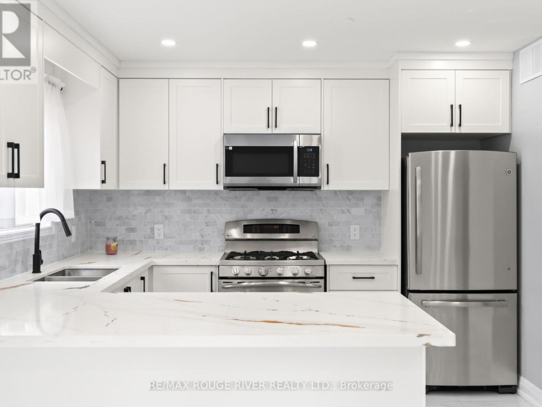 495 LAKELAND CRESCENT, 