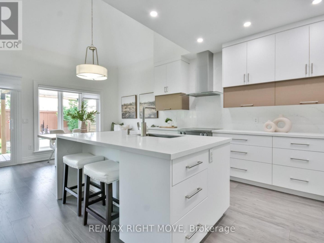 28 - 10 INVERMARA COURT, Lake Simcoe