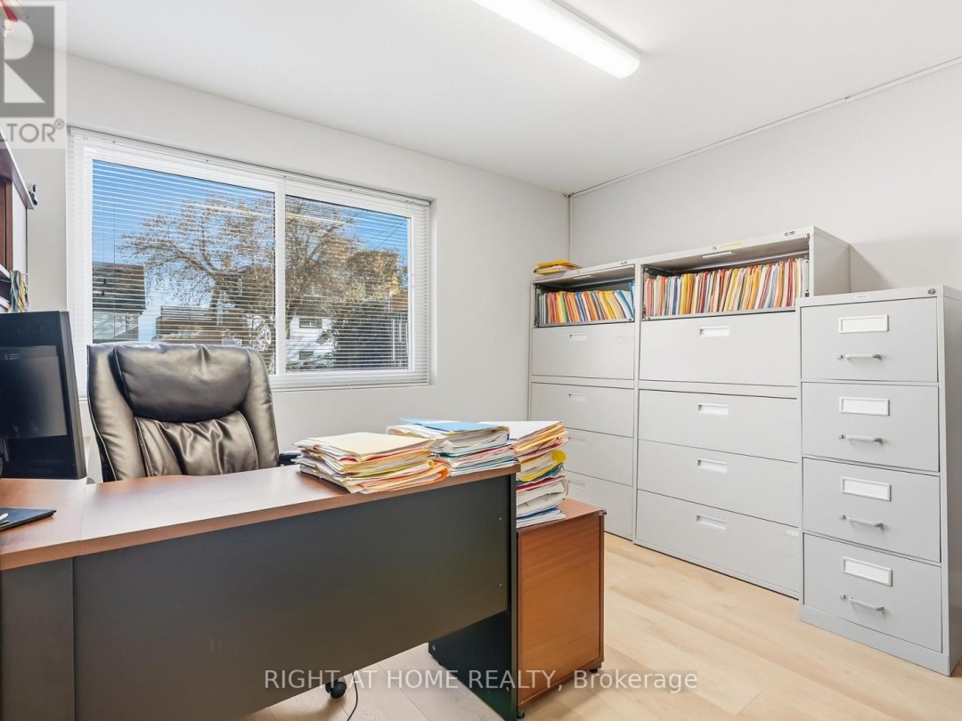 32 MATCHEDASH STREET N, 