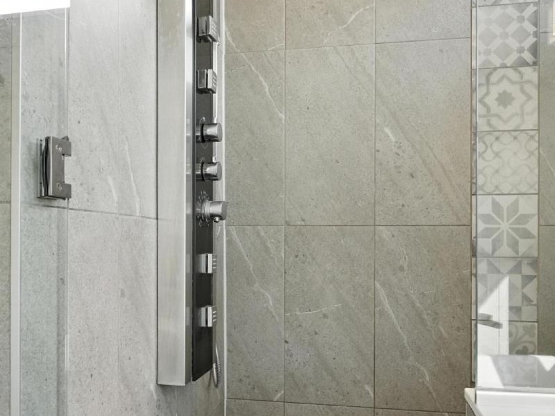 3510 BRENNAN LINE W, 