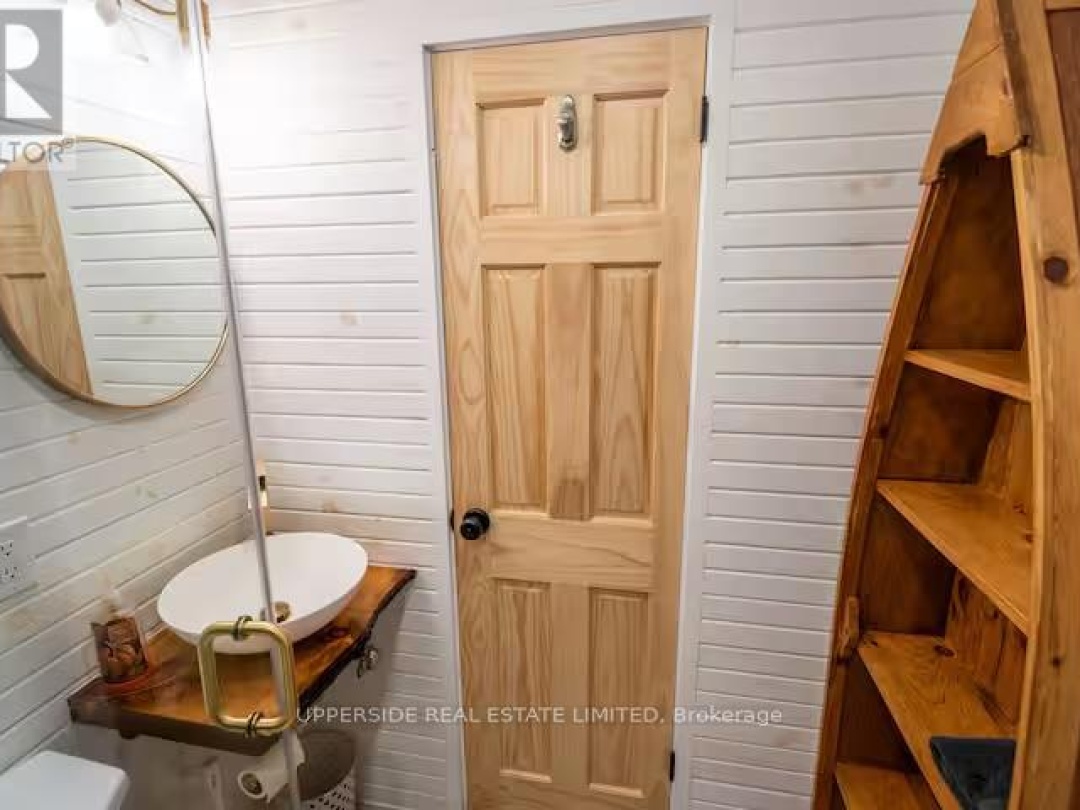 1040 OAK ROAD, Kahshe Lake