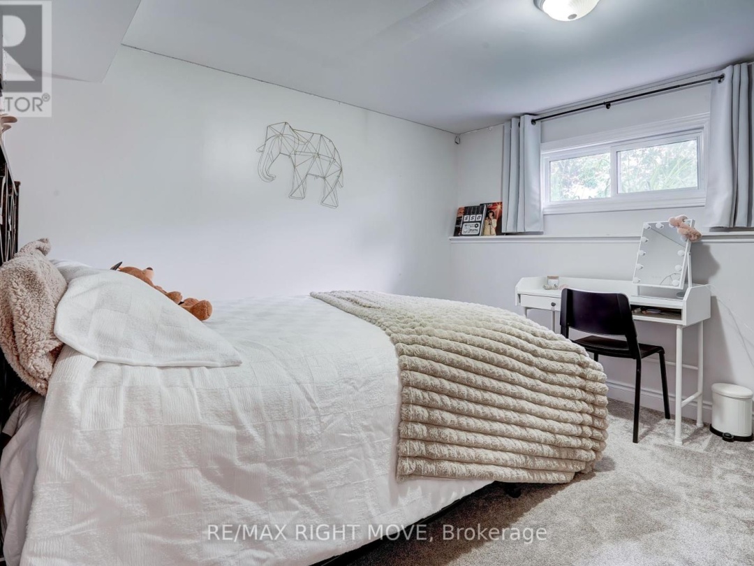 2268 THOMSON CRESCENT, 