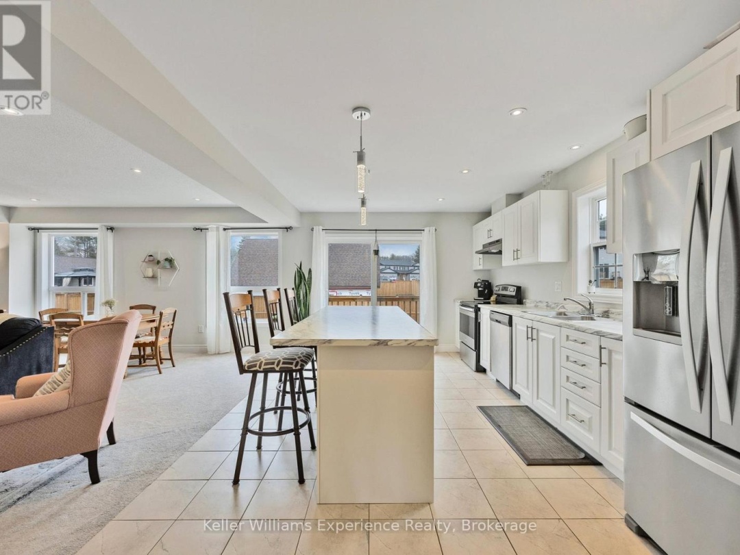 8 QUINN FOREST DRIVE, Bracebridge (Macaulay)