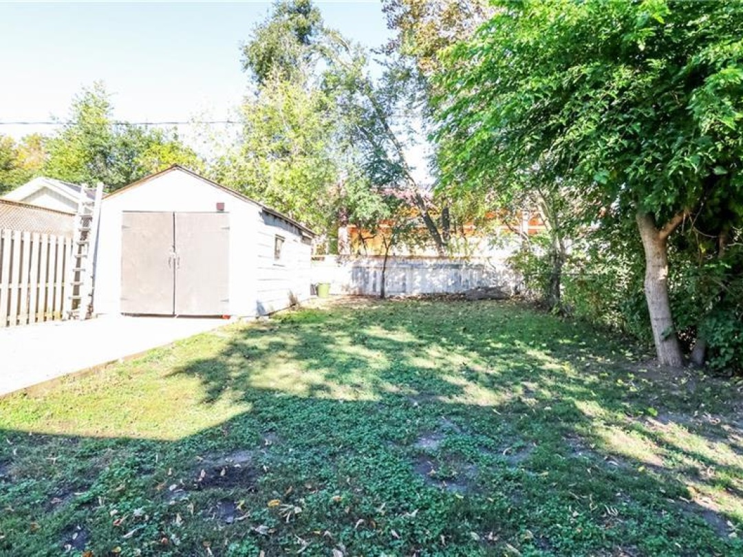 7 ALBANY Avenue, 