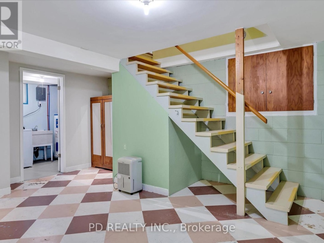 28 BOND STREET E, 