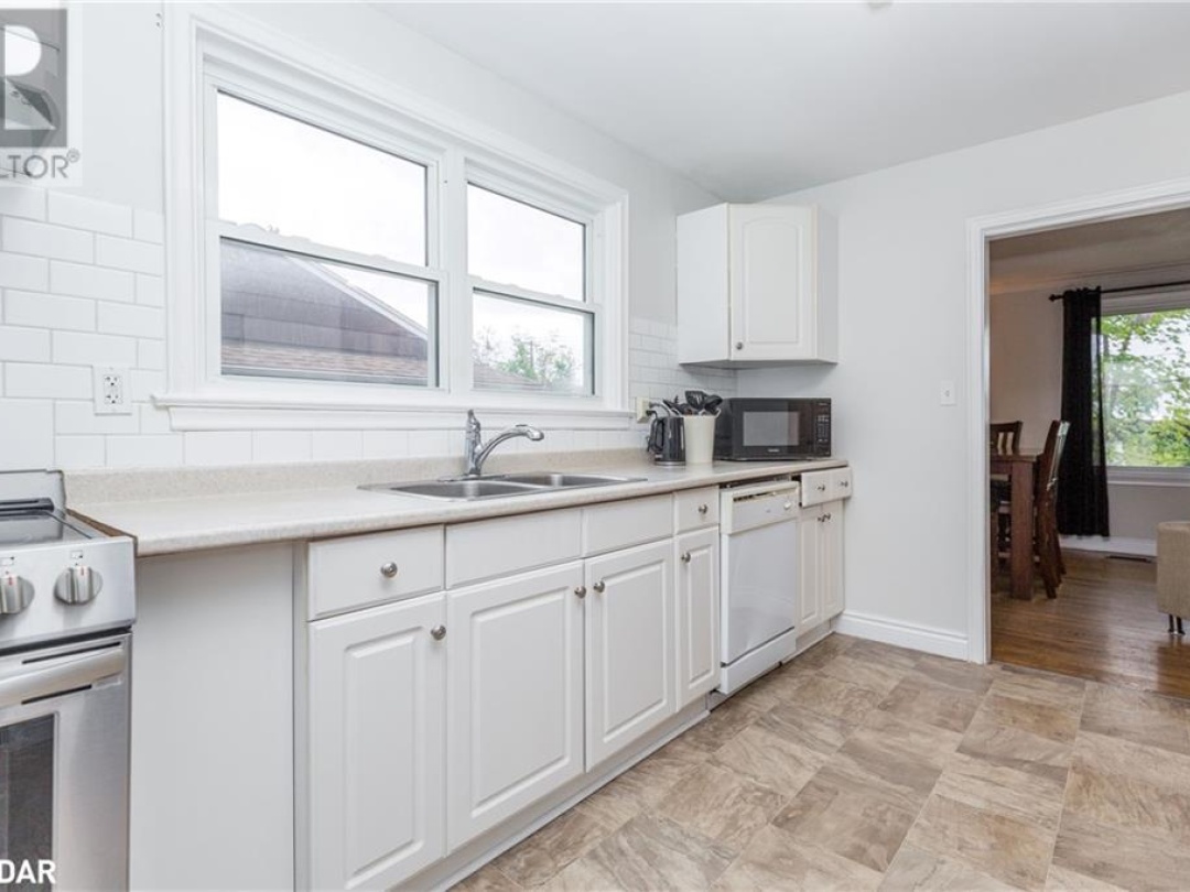 48 BRANT Street W, 