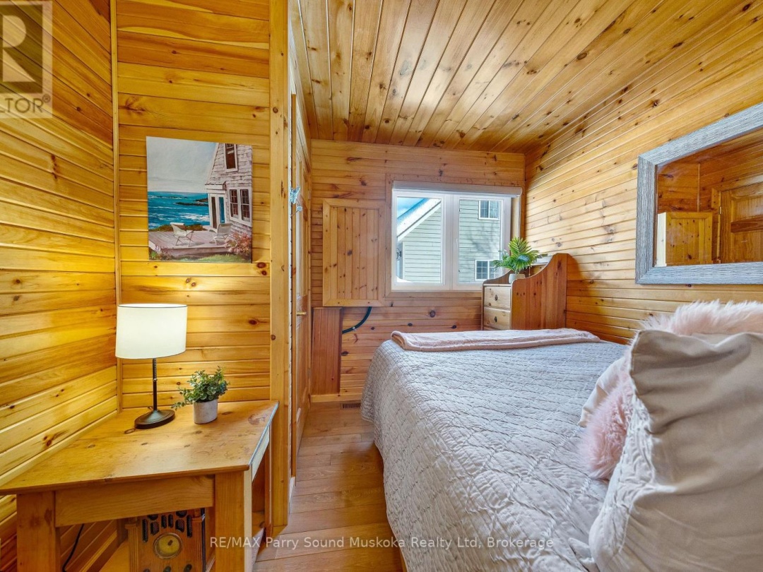587 CENTRE ROAD, Manitouwabing Lake
