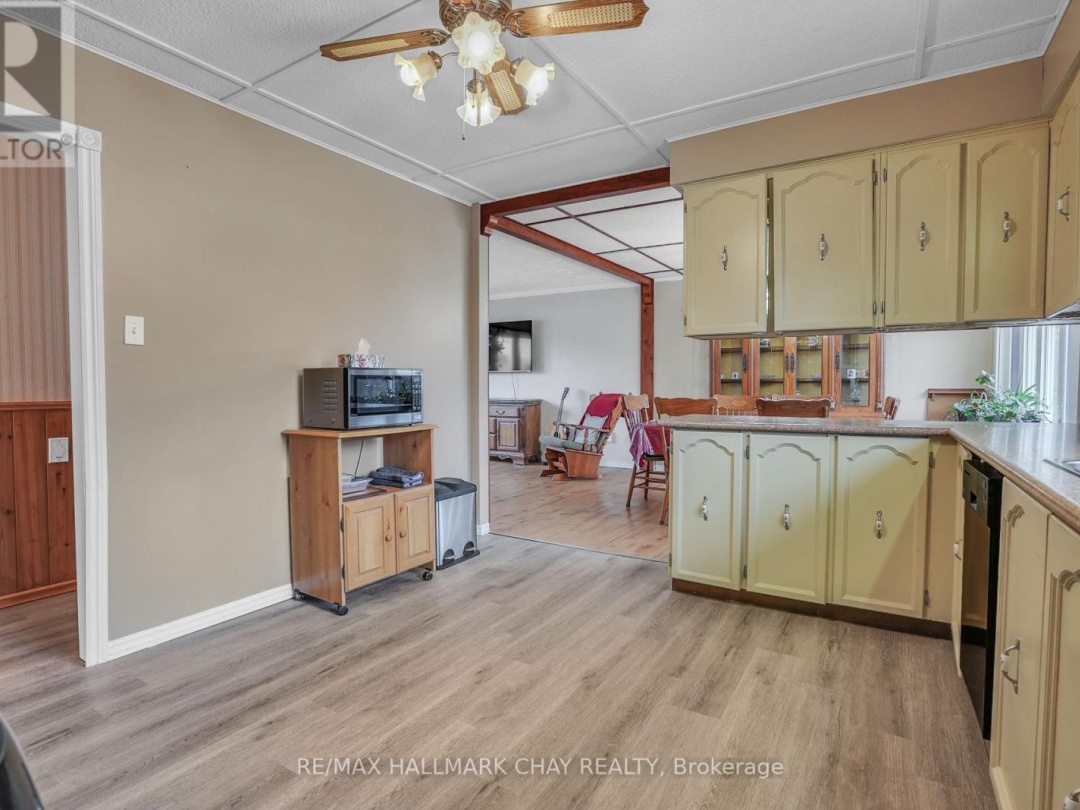 8315 93 HIGHWAY, Tiny