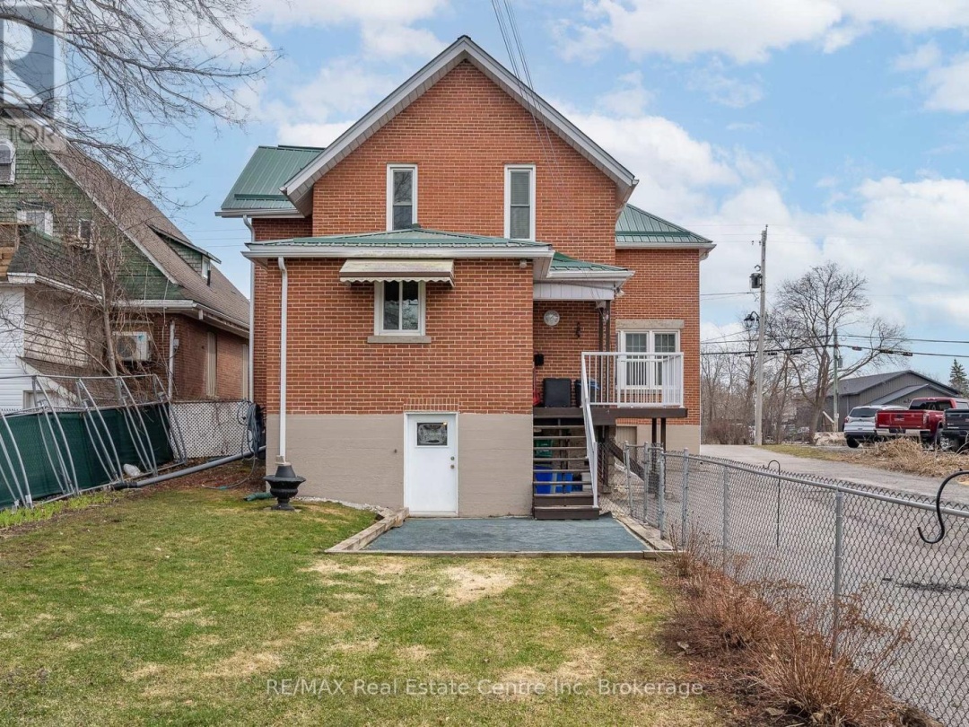 24 LINDSAY STREET, Kawartha Lakes (Fenelon Falls)