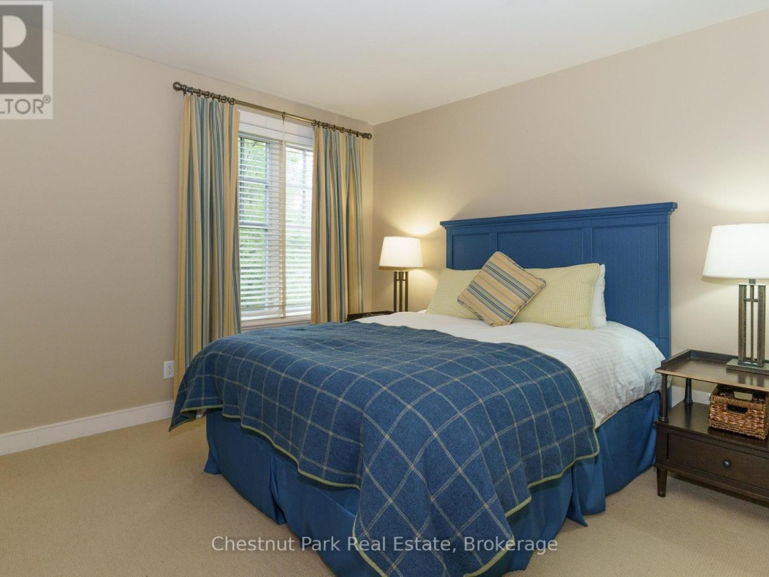 501 GLEN ABBEY WAY E, 