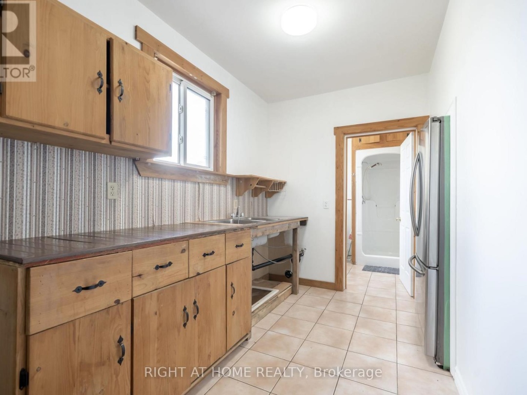 3392 CORONATION AVENUE, 