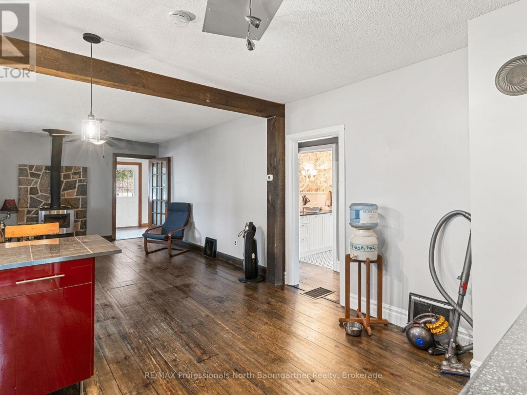 10752 COUNTY ROAD 503, Highlands East (Glamorgan)