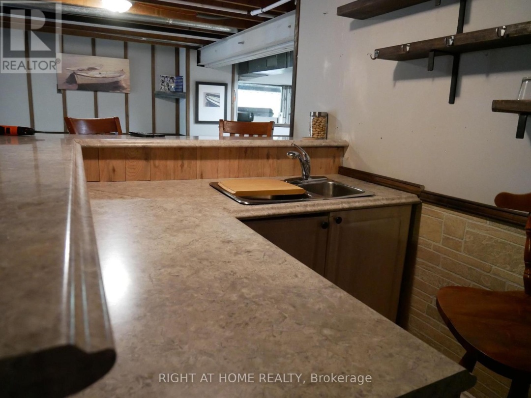 1130 TOWERING OAKS TRAIL W, 