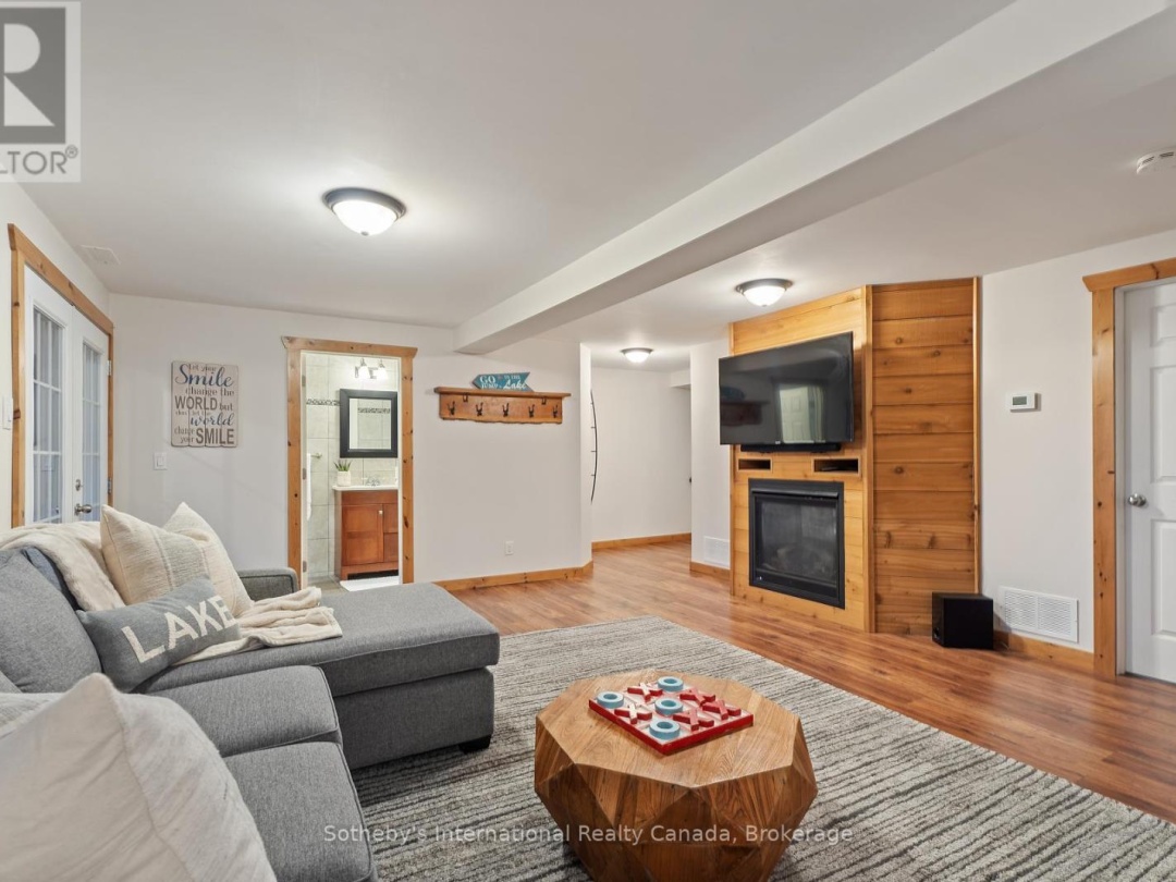1111 MAPLEHURST DRIVE, Peninsula Lake