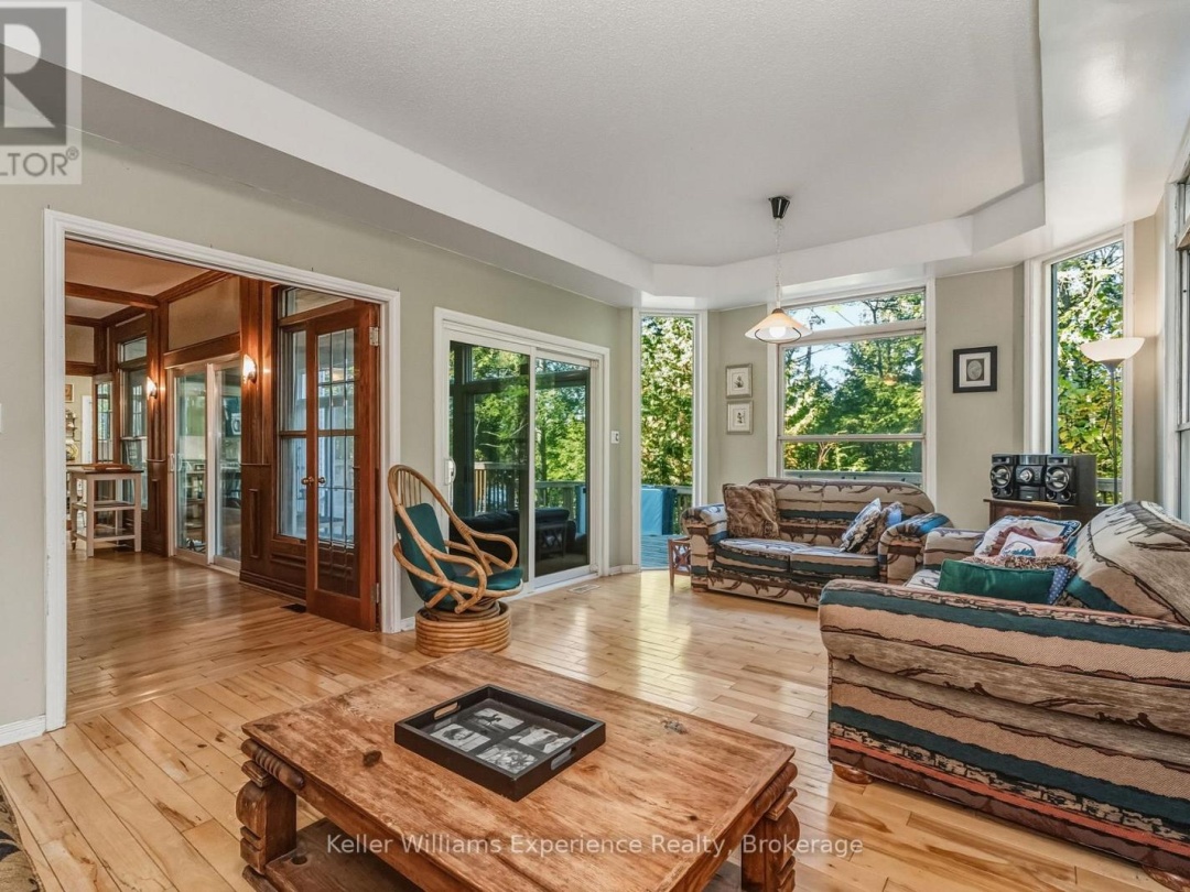 19 HURON TRAIL, Six Mile Lake